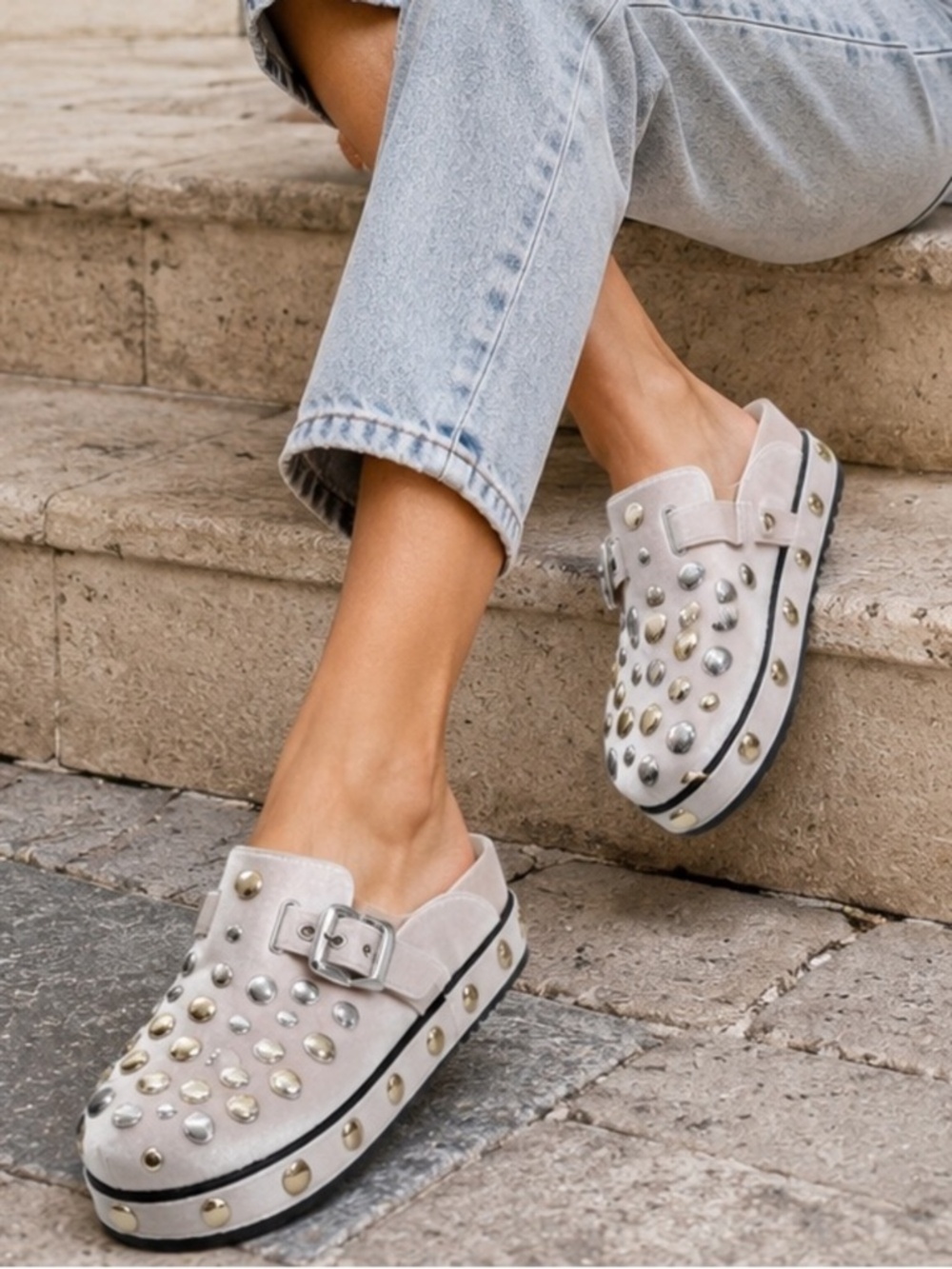 Gianni Bini Women Cream Studded Clog Mule Gold Silver Stud Buckle Size 7.5 NWT
